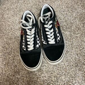 Black Vans size women 6.5 and men 5 in good condition.